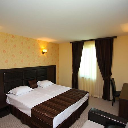 Siena House Hotel โซโซโปล ภายนอก รูปภาพ