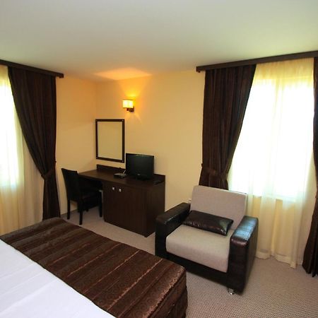 Siena House Hotel โซโซโปล ภายนอก รูปภาพ