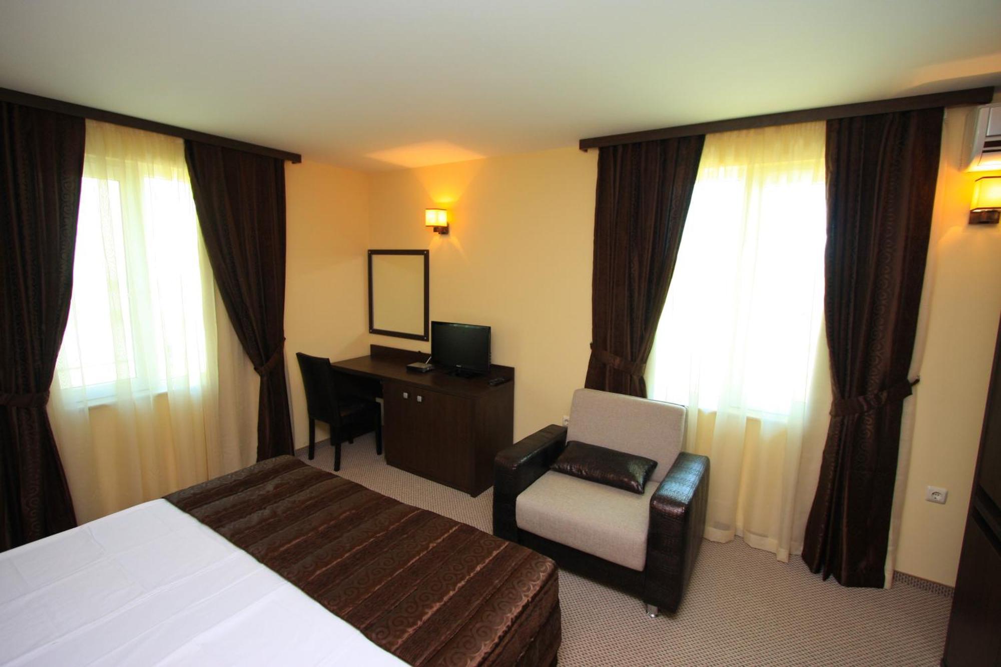 Siena House Hotel โซโซโปล ภายนอก รูปภาพ