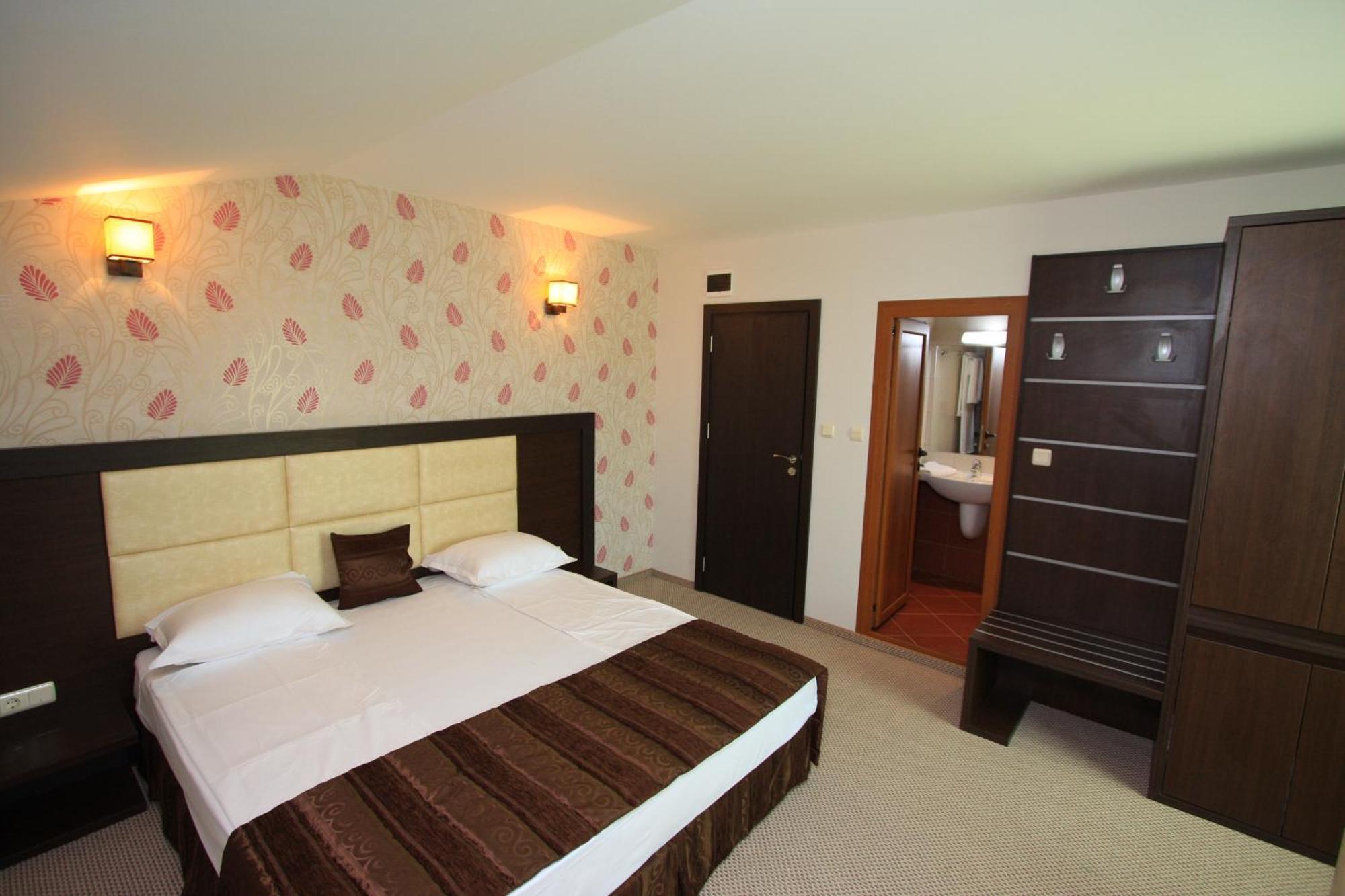 Siena House Hotel โซโซโปล ภายนอก รูปภาพ