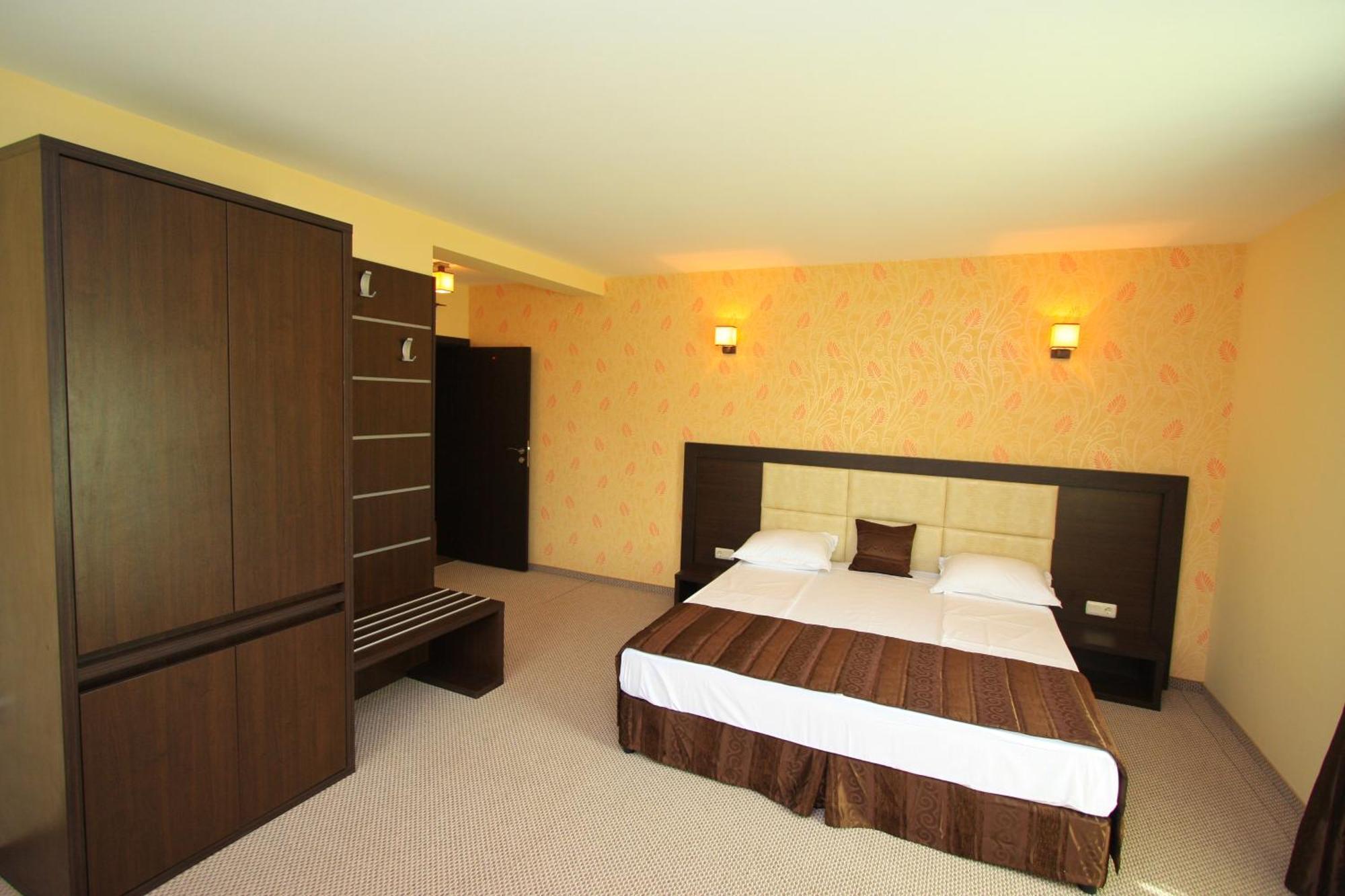 Siena House Hotel โซโซโปล ภายนอก รูปภาพ