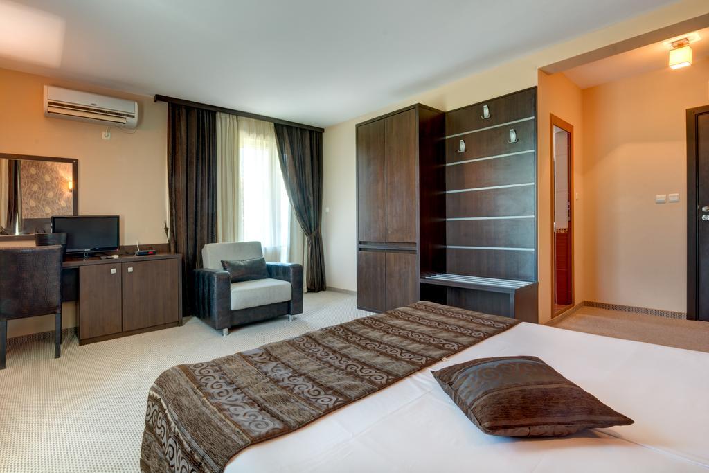 Siena House Hotel โซโซโปล ภายนอก รูปภาพ