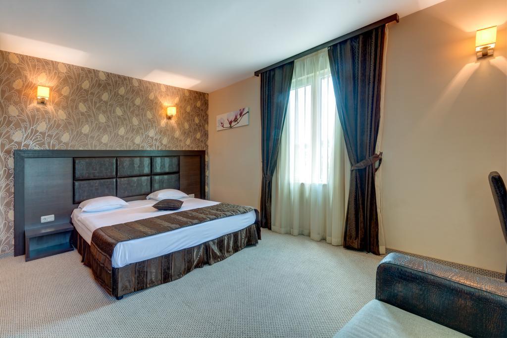 Siena House Hotel โซโซโปล ภายนอก รูปภาพ
