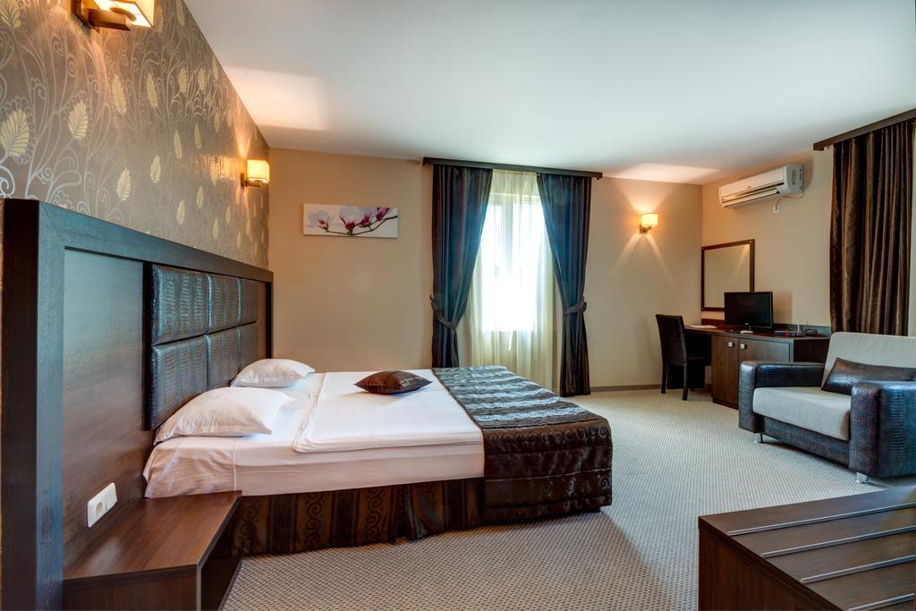 Siena House Hotel โซโซโปล ภายนอก รูปภาพ