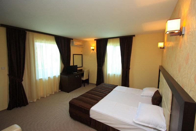 Siena House Hotel โซโซโปล ภายนอก รูปภาพ